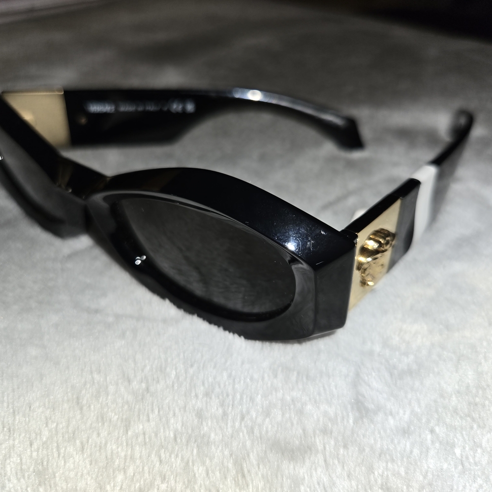 Elegant Black and Gold Women's Sunglasses